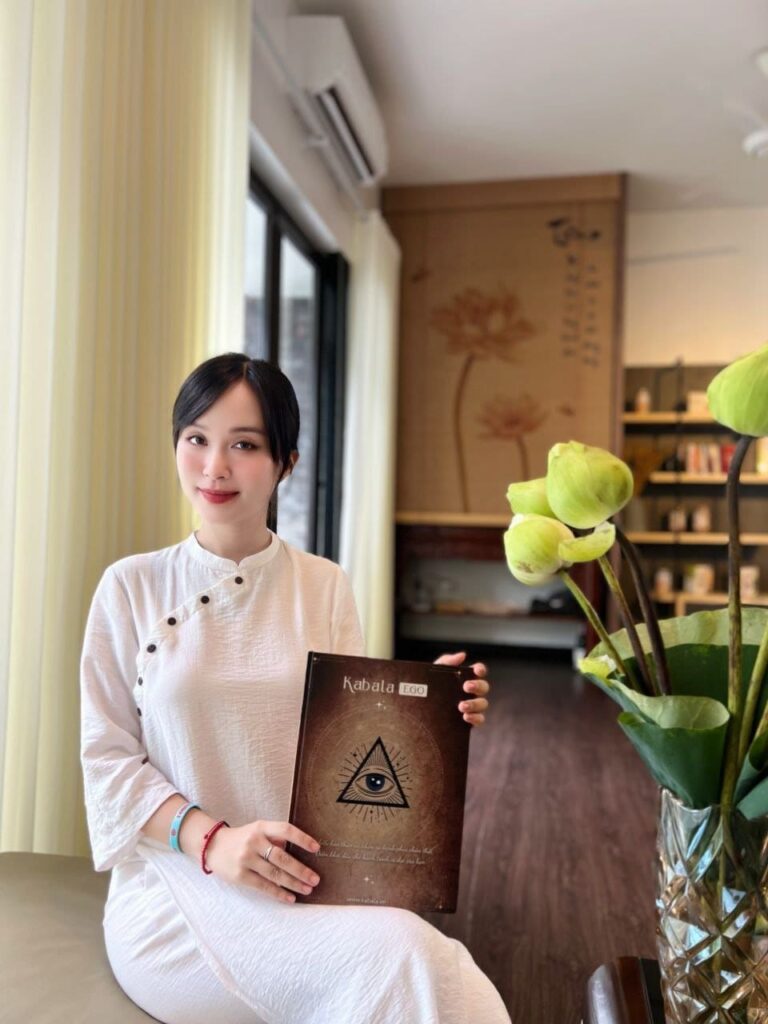 Thấu Hiểu Bản Thân – Khám Phá Hành Trình Hạnh Phúc Chân Thật